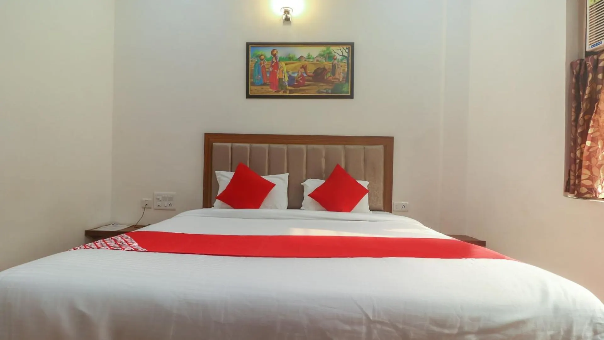 Hotel O Taj Classic Tajganj