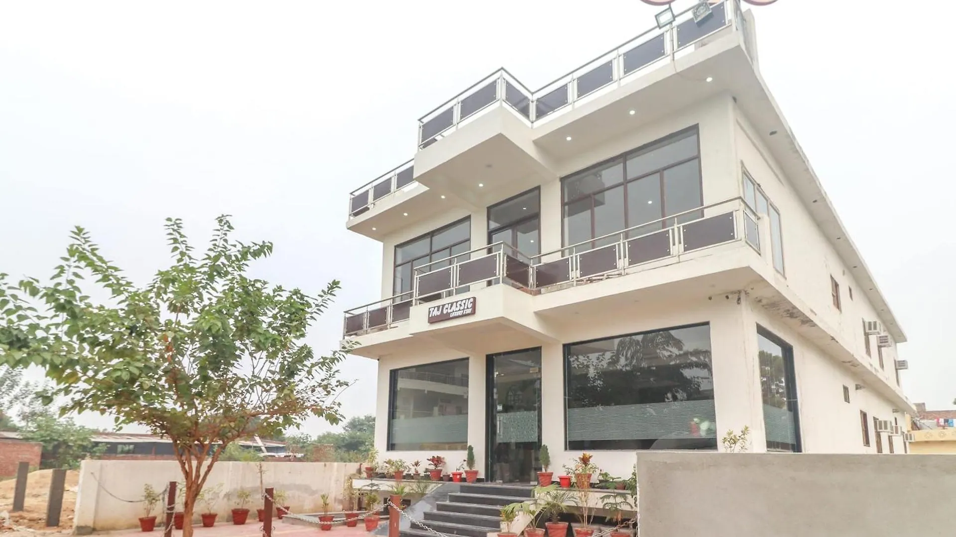 Hotel O Taj Classic Tajganj